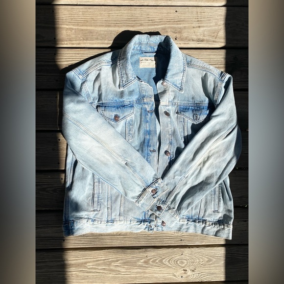 We The Free Free People Oversized Light Blue Denim Button Up Jacket Sz Large - Picture 2 of 5